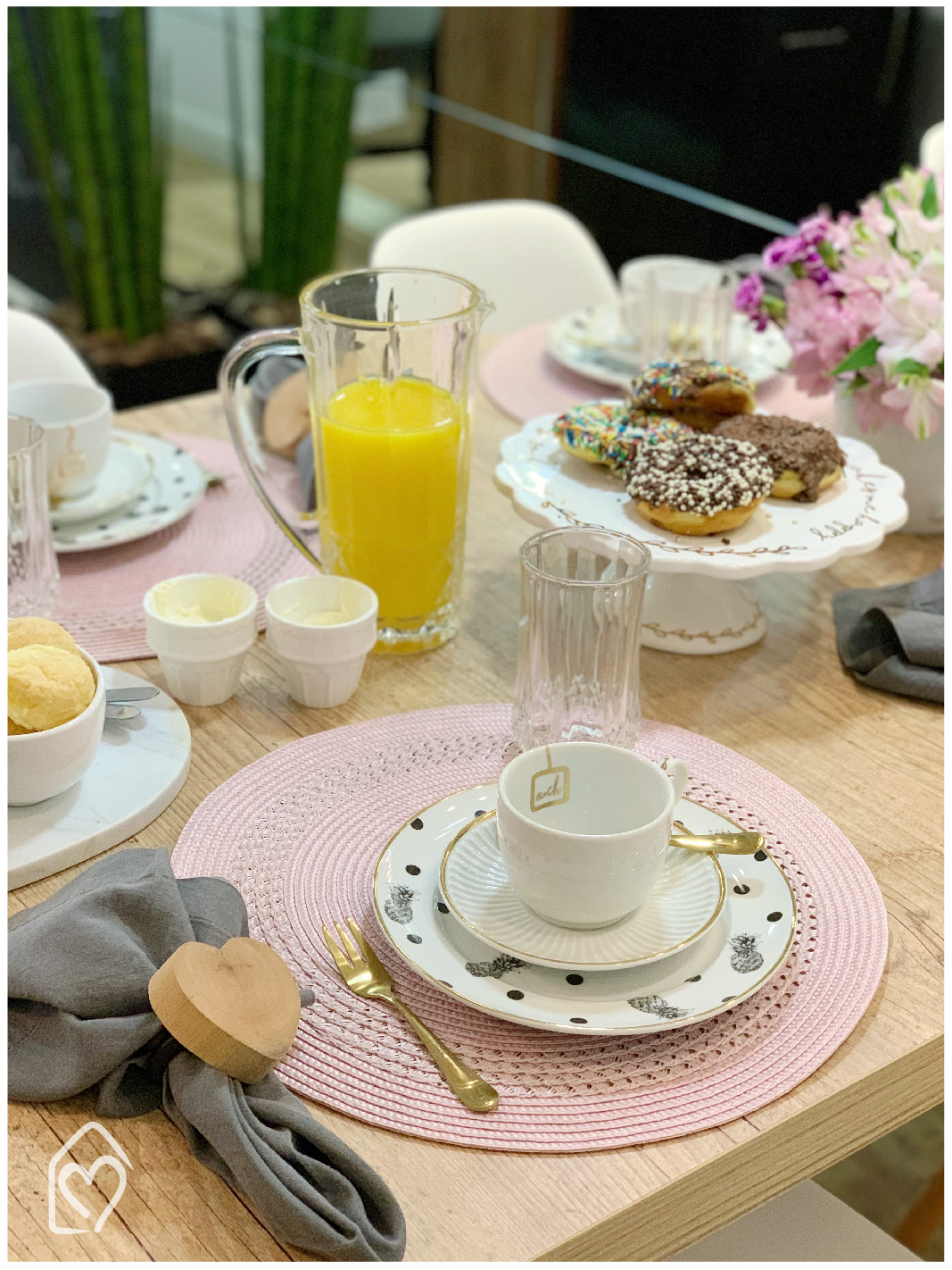 Mesa posta pro café da tarde rosa e cinza - Casa das Amigas