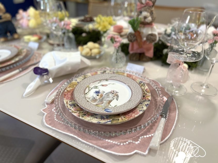 Mesa Posta de Páscoa Floral e Rosa